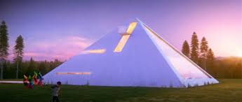 Ein imposantes 3D-Hauskonzept wie eine Pyramide von Juan Carlos Ramos - 3d-architektur-konzept-pyramide-juan-carlos-ramos-fenster