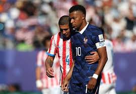 Jogador paraguaio revela provocação de Mbappé: 'Quer me dar um beijo?'