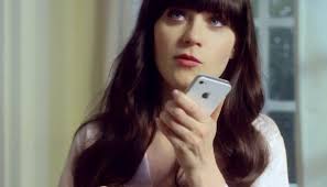 Los principales protagonistas de los nuevos comerciales de Siri son nada más y nada menos que la hermosa Zoey Deschanel y el interprete de Nick Fury en The ... - comercial-siri-zoey-deschanel