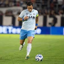 Lateral do Grêmio passa por cirurgia após quebrar o tornozelo e deve ter alta amanhã