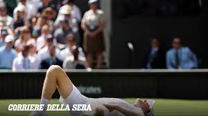 Jannik Sinner, caduta a Wimbledon: si storce il ginocchio e c'è sangue sul piede. Cosa è successo e come sta