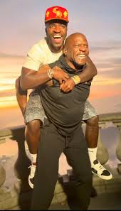 Vini Jr. e Terry Crews se encontram no Cristo Redentor após meme de 'As Branquelas' viralizar na Copa