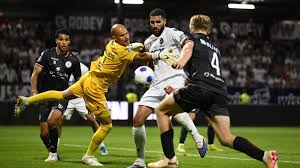 Telstar met vijf verdedigers tegen Ajax. Youri Regeer ontbreekt bij Amsterdammers. Zandvoorter op weg naar Werder Bremen
