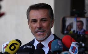 Sergio Mayer vuelve a pedir licencia como diputado “por tiempo indefinido y sin goce de dieta”