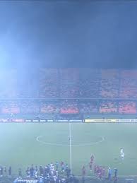 Jogo do Flamengo é paralisado por tumulto de torcida e tentativa de invasão