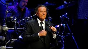 Acusan al cantante Julio Iglesias de agresiones sexuales: 