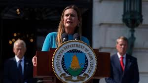 sarah huckabee sanders Picture