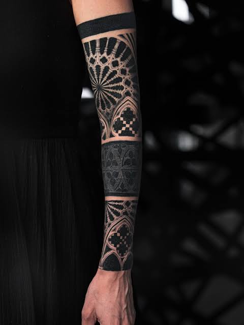 Gothic Armsleeve⬛️▪️ Gothic architecture, Rose window ...