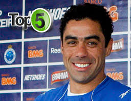 O atacante André Dias, contratado nessa quinta-feira pelo Cruzeiro, apareceu para o futebol mundial ao marcar vários gols pelo Vasco, em 2007, ... - andrediastop5_30
