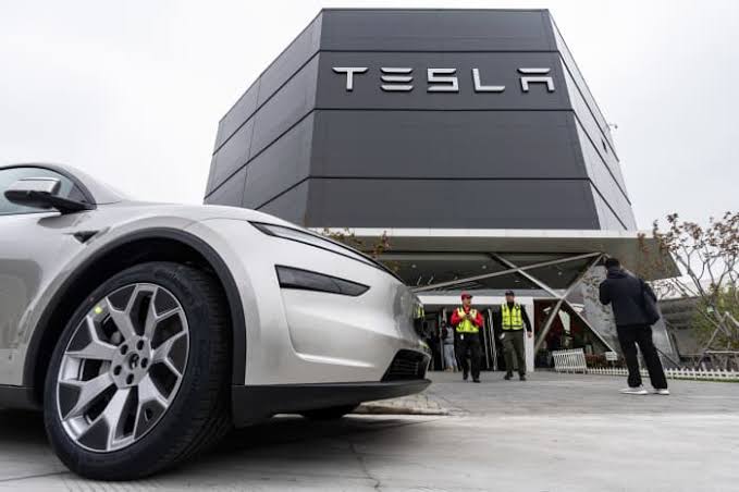 Tesla stock hits 52-week low at $297.82 as it faces 18% plunge over the past week amid investor concerns.