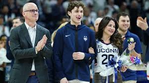Who is Andrea Hurley? Meet UConn coach Dan Hurley's wife