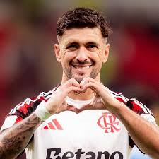 Presidente do Flamengo anuncia que Arrascaeta terá busto na Gávea