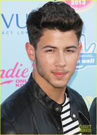 About this photo set: The Jonas Brothers hit the blue carpet as they arrive at the 2013 Teen Choice Awards held at Gibson Amphitheatre on Sunday (August 11) ... - jonas-brothers-teen-choice-awards-05