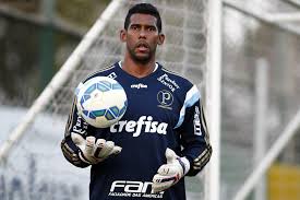 ‘O jogo é o que menos importa, o que importa é o lucro’, diz Aranha sobre pausas para hidratação