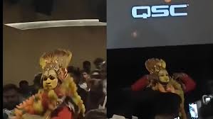 Kantara Chapter 1 fan dressed as Daiva stuns audience at Dindigul screening