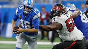 Bucs defensive tackle Vita Vea leaves game vs. Lions with knee injury