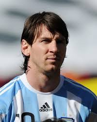 Papercraft del futbolista argentino Leo Messi.