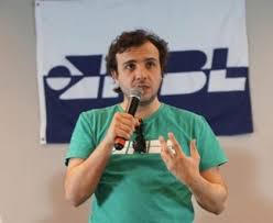 Justiça manda Renan Santos remover vídeo em que chama Wesley Safadão de 'ícone da corrupção'