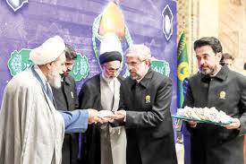 تجلی بندگی بر خاک کربلا / جایگزینی مهرهای قدیمی حرم مطهر رضوی با بیش از ۳۰۰ هزار مُهر تربت کربلای معلی
