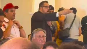 Religioso impede manifestação política dentro de igreja: “Vocês estão na casa de Deus”