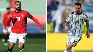 Le face-à-face entre le Pharaon et le Roi… Une dernière danse qui réunit Salah et Messi en Coupe du monde