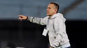 Técnico enloquece en una conferencia y ataca a los periodistas: “Se nota que nunca jugaste futbol... qué malos son”