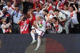 El Rayo Vallecano, ilusionado y precavido para hacer historia en Atenas