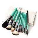 Spectrum Collections Vibrant makeup brushes, tools and