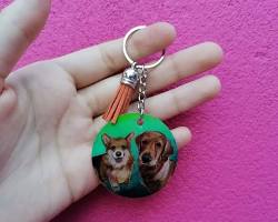 person holding a keychain with a pet portraitの画像