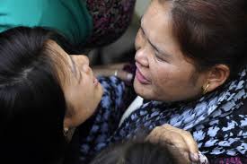 The daughter of Mount Everest avalanche victim Ang Kazi Sherpa cries... News Photo 485889061 2014 Khumbu Icefall Avalanche,Asia,Avalanche,Ceremony,Cremation ... - 485889061-the-daughter-of-mount-everest-avalanche-gettyimages