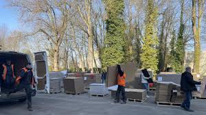 Audomarois: Large quantities of paper and cardboard distributed to teachers on Wednesday.