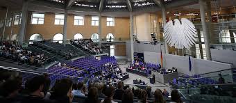 Bundeshaushalt 2025: Kritik und Kontroverse um Investitionspläne - Imagen principal del artículo