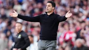 Gary Neville: Arsenal have better chance of winning Premier League than Champions League