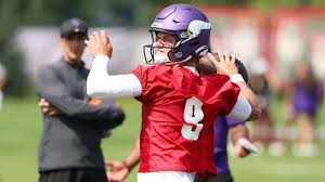 Vikings QB Shakeup? Howell's Struggles Spark Trade Rumors!
