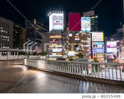 品川駅港南口の夜景の画像