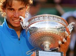 L&#39;Espagnol a égalé dimanche le record de six victoires à Roland-Garros détenu par Björn Borg. À 25 ans, il a toutes ses chances pour s&#39;attaquer au record de ... - Rafael-Nadal-dans-le-pantheon-de-Roland-Garros1_article_popin