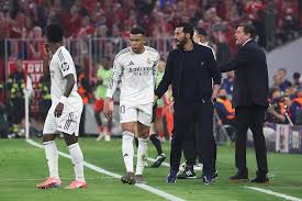 La reconstrucción que llega en el Madrid: nombres para sustituir a Arbeloa, jugadores intocables y en venta... Y puestos calientes en los despachos