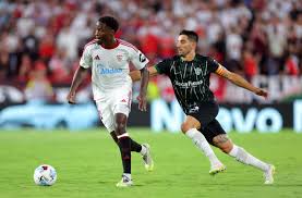Arsenal and Manchester United to compete for €40m La Liga midfielder
