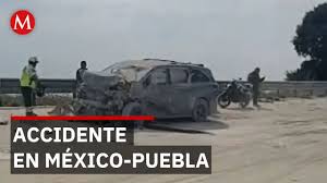 Tráiler sin frenos deja 2 muertos y 10 autos dañados en Puebla