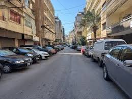 صفَعَ قاضية وشتمها ثمّ أختبأ في محلٍ لرسم الأوشام