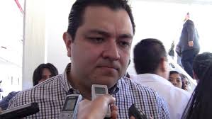 Aunque Américo Zúñiga Martínez, diputado de Xalapa por el distrito urbano aseguró que su programa “Adopta una Escuela” no es con fines proselitistas, ... - Americo-Zu%25C3%25B1iga-Mart%25C3%25ADnez1