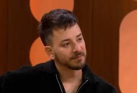 Junior Lima fala sobre rumores de sua sexualidade: “Prefiro ser confundido com gay”