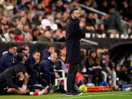 Carlos Corberán seeks urgent centre-back and says Valencia working on further signings