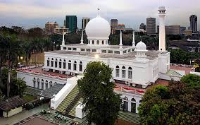 Hasil gambar untuk masjid agung al azhar jakarta