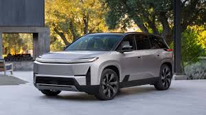 2027 Toyota Highlander: An American-Made, 320-Mile Electric Three-Row SUV