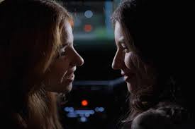 Por que romance lésbico de Juquinha e Lorena em 'Três Graças' gera frenesi nas redes