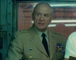 General Ross (Alan Dale) in Indiana Jones and the Kingdom of the Crystal Skull resmi