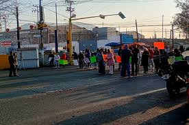 Vecinos de Nezahualcóyotl bloquean Chimalhuacán por desabasto