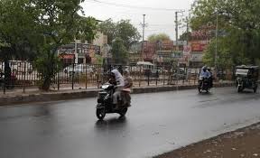 UP Weather: 31 मई तक जारी रहेगा बारिश तो कहीं धूप का दौर, 23 जिलों में गरज-चमक के आसार; जानें अपने जिले का हाल