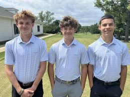Teen Golfers Save Family After Kayak Capsizes
